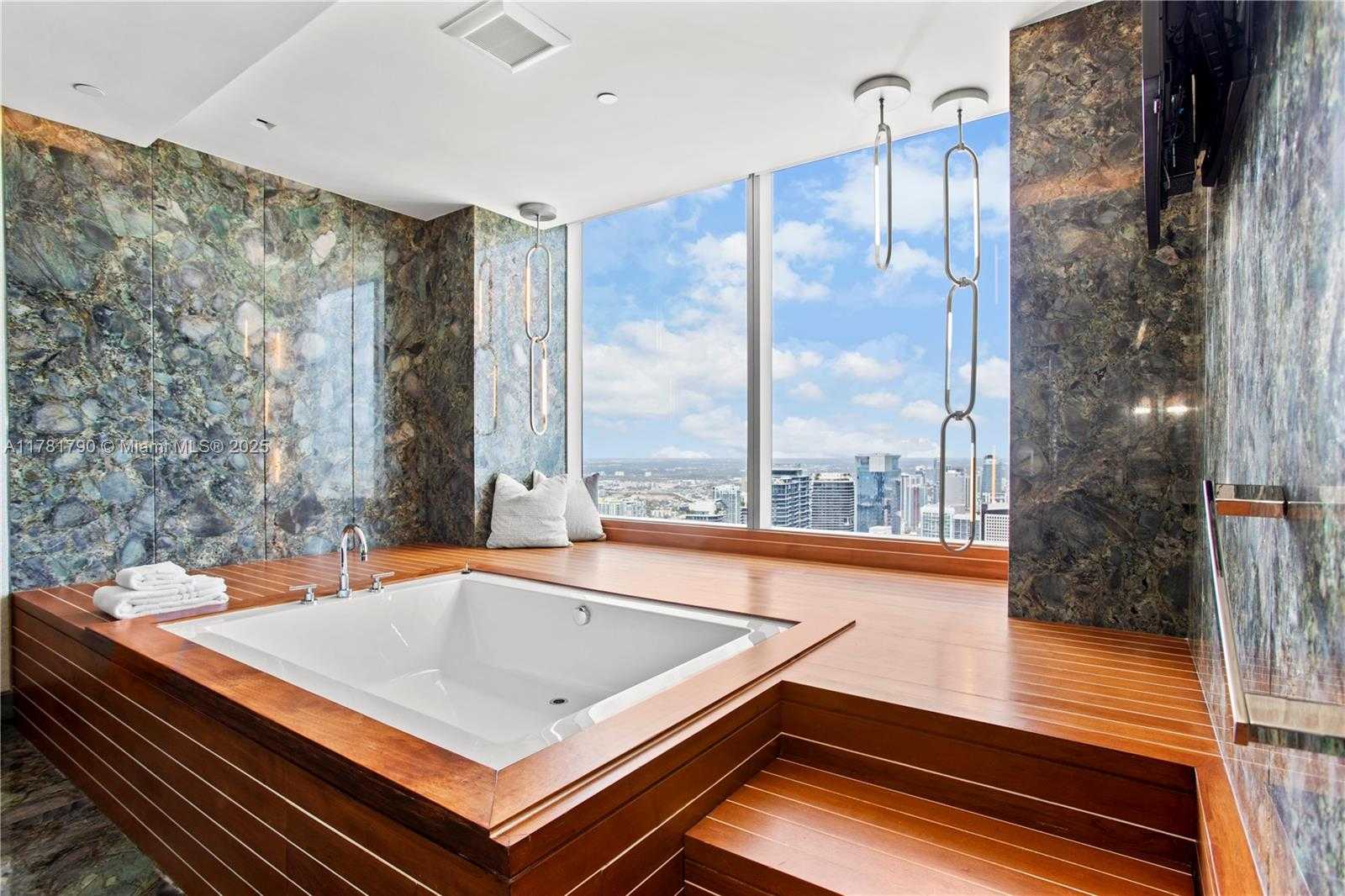 Small Image of 1425 Brickell Ave, Miami, FL 33131, USA Number 42
