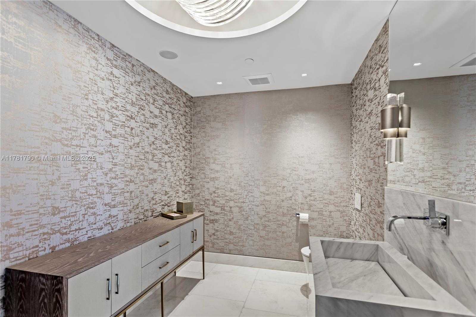 Small Image of 1425 Brickell Ave, Miami, FL 33131, USA Number 45