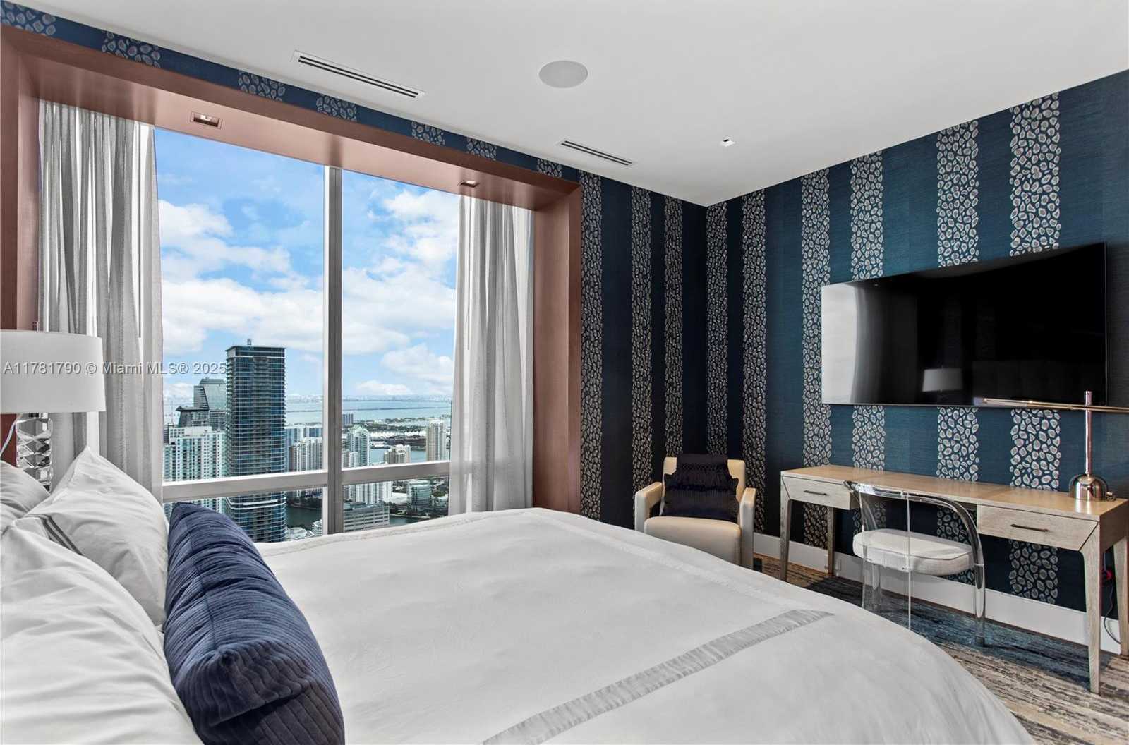 Small Image of 1425 Brickell Ave, Miami, FL 33131, USA Number 49