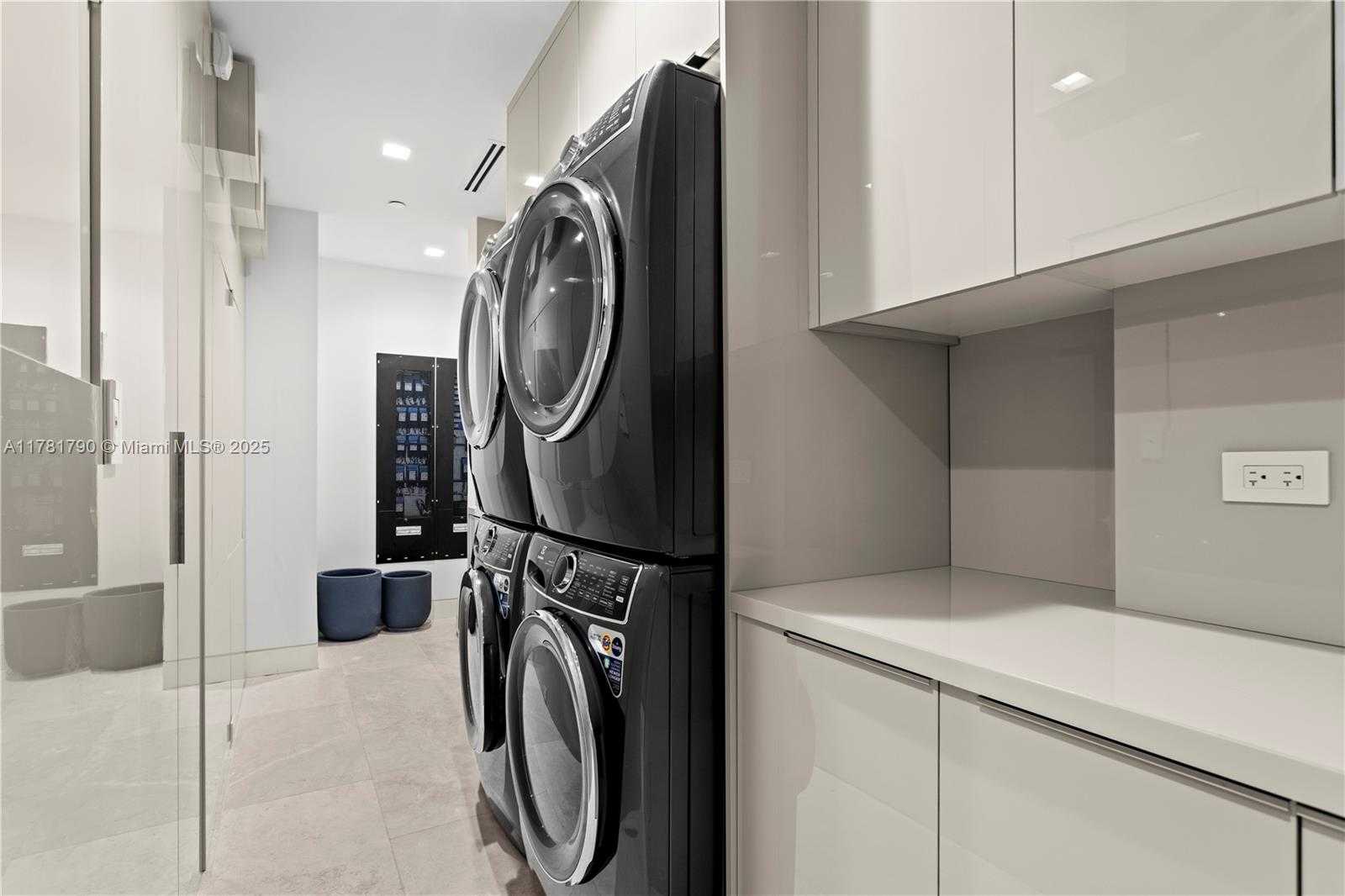 Small Image of 1425 Brickell Ave, Miami, FL 33131, USA Number 51