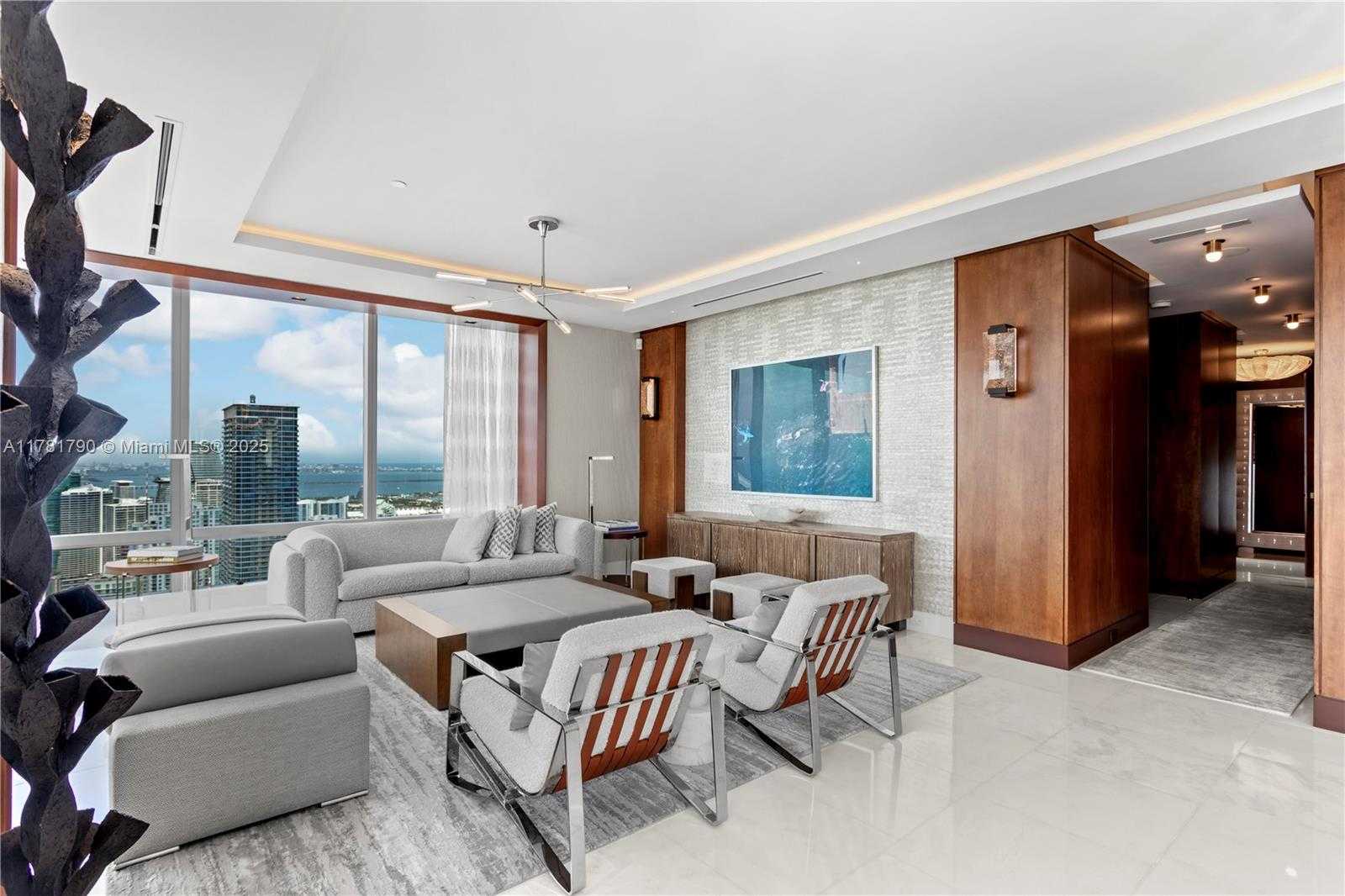 Small Image of 1425 Brickell Ave, Miami, FL 33131, USA Number 7