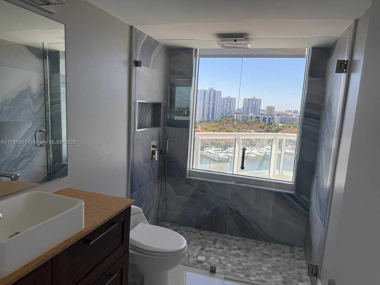 Small Image of 21055 Yacht Club Dr, Aventura, FL 33180, USA Number 11