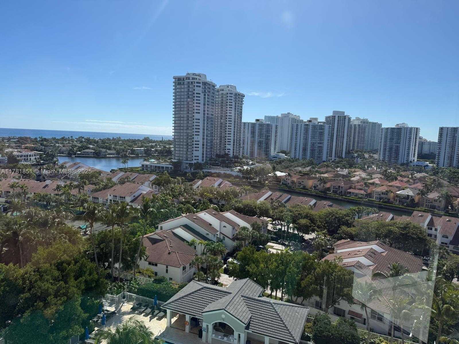 Small Image of 21055 Yacht Club Dr, Aventura, FL 33180, USA Number 13