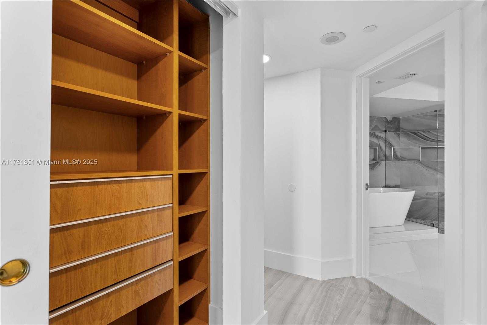 Small Image of 21055 Yacht Club Dr, Aventura, FL 33180, USA Number 24