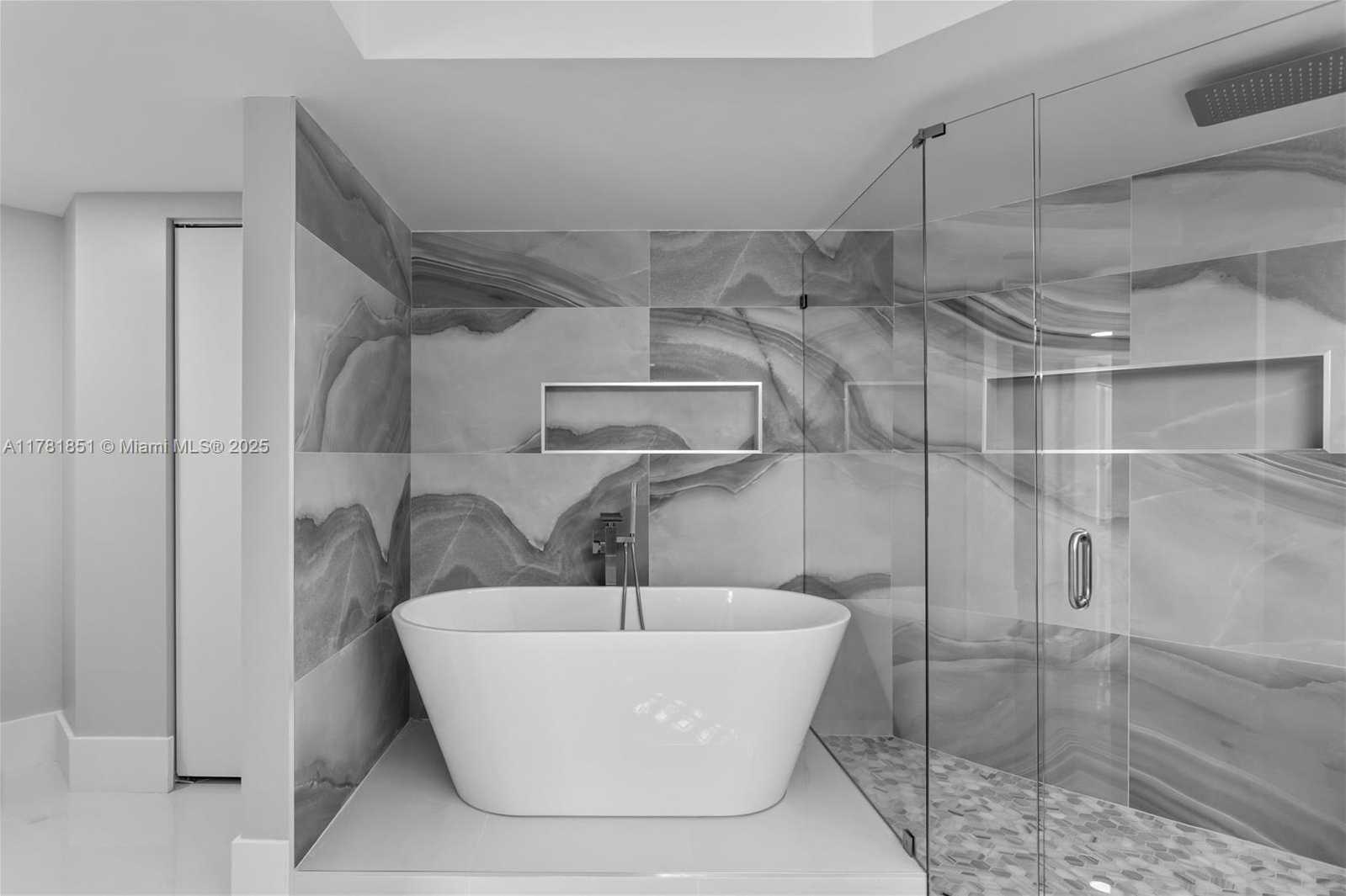 Small Image of 21055 Yacht Club Dr, Aventura, FL 33180, USA Number 26