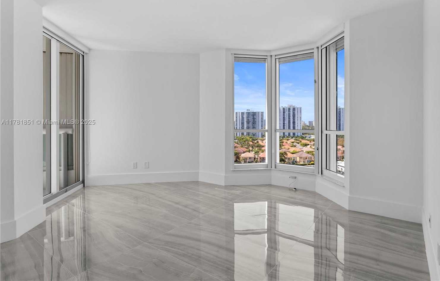 Small Image of 21055 Yacht Club Dr, Aventura, FL 33180, USA Number 31