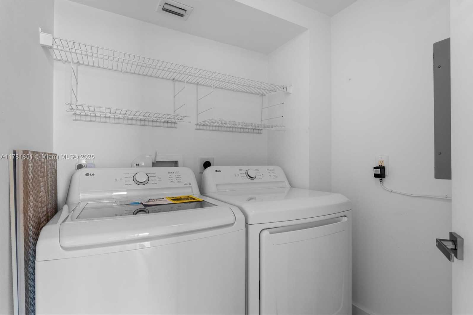 Small Image of 21055 Yacht Club Dr, Aventura, FL 33180, USA Number 38