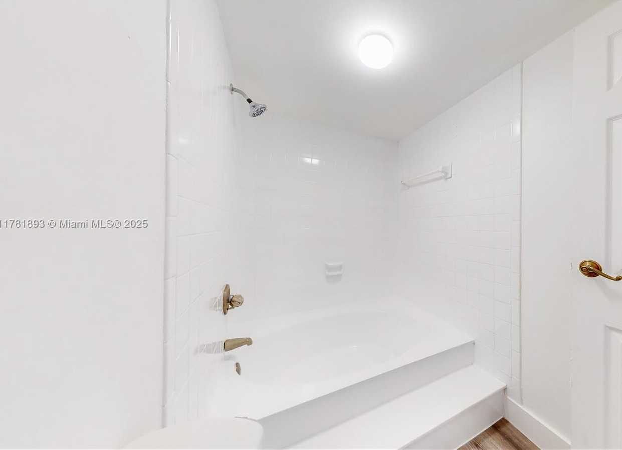 Small Image of 16570 NORTH EAST 26TH AVE #6F, North Miami Beach Number 30