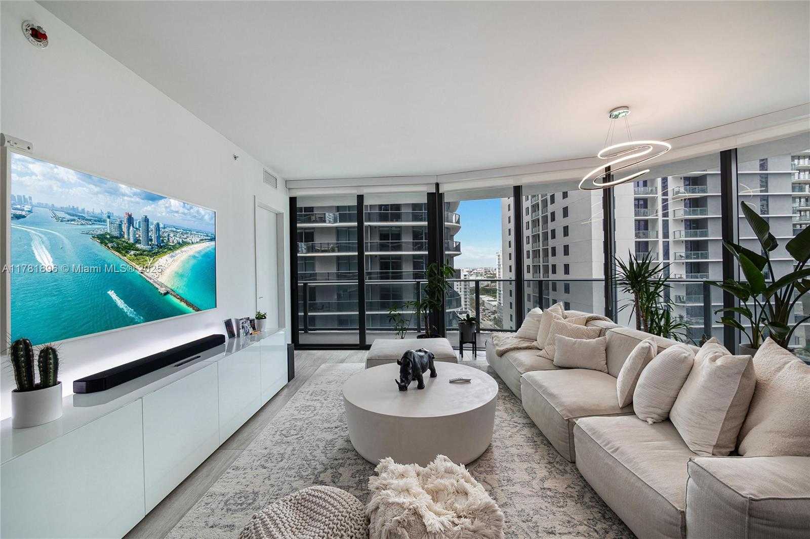 Small Image of 45 SOUTH WEST 9TH ST #1508, Miami Number 3