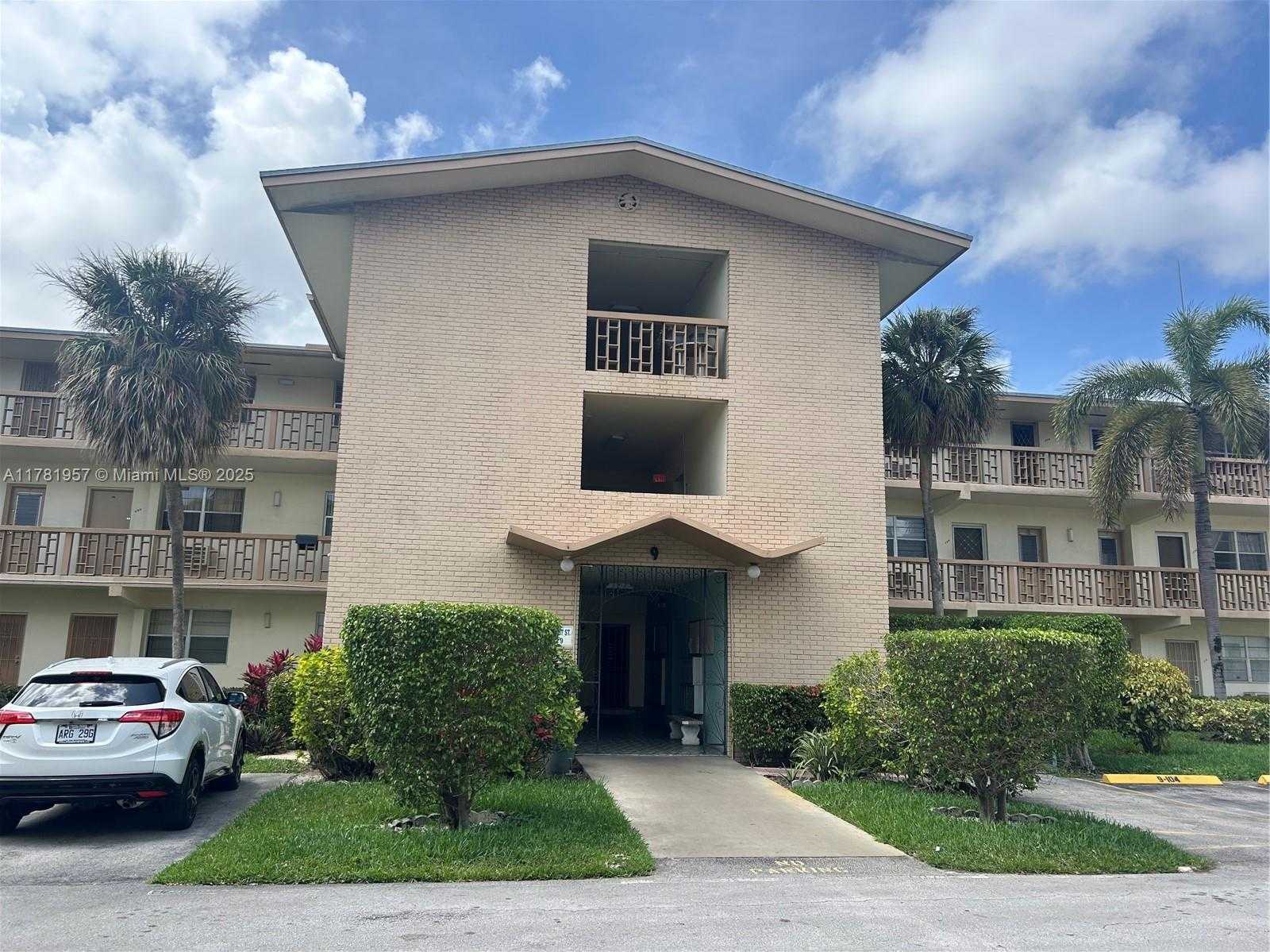 Small Image of 1355 NORTH EAST 167TH ST #307, Miami Number 10