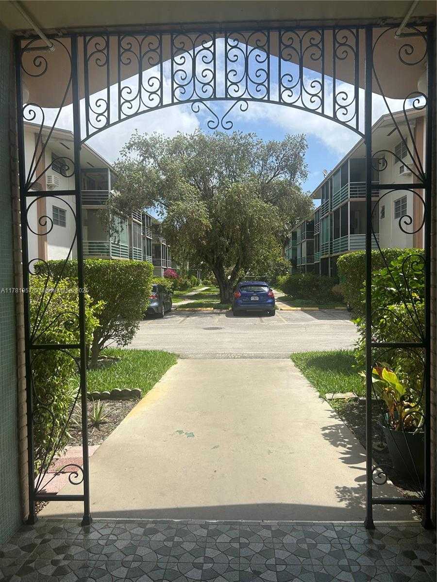 Small Image of 1355 NORTH EAST 167TH ST #307, Miami Number 12