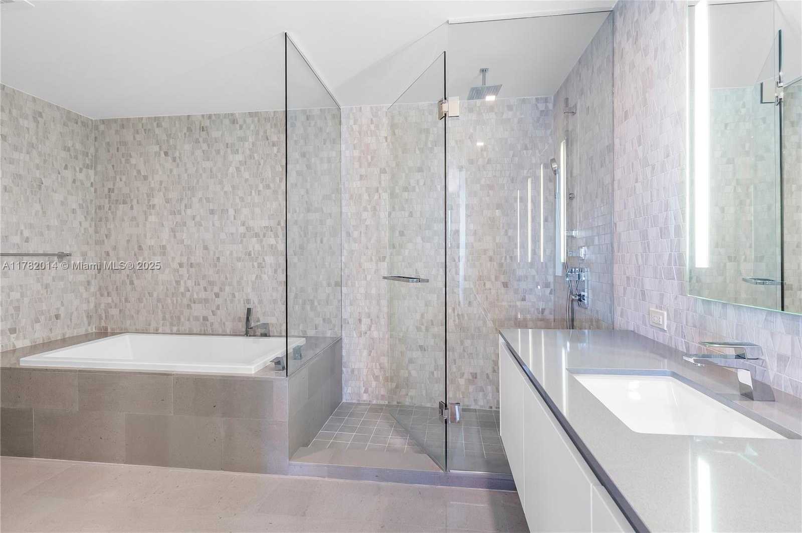 Small Image of 68 SOUTH EAST 6TH STREET #810, Miami Number 17