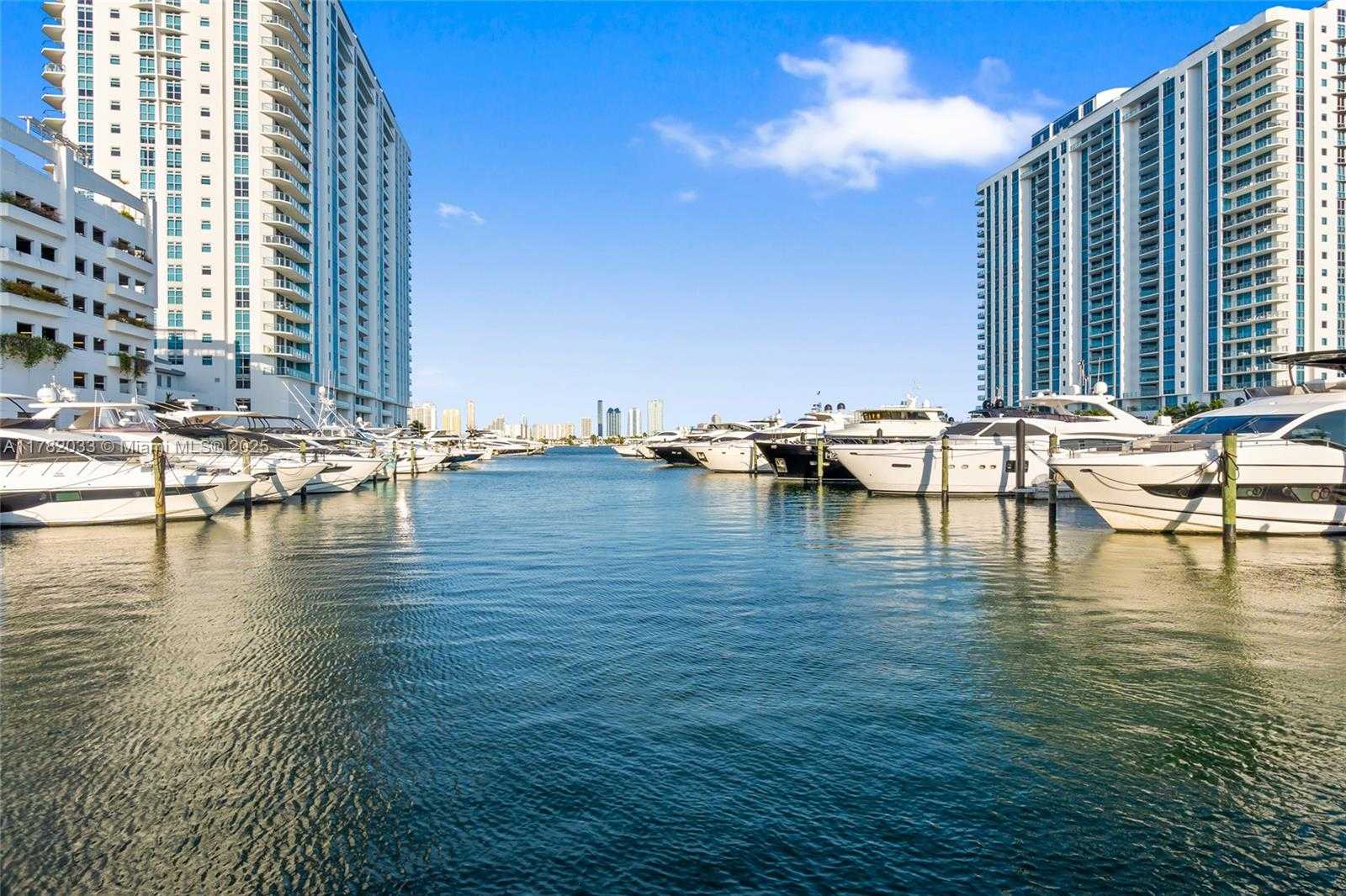 Small Image of 17301 BISCAYNE BLVD #702, North Miami Beach Number 26