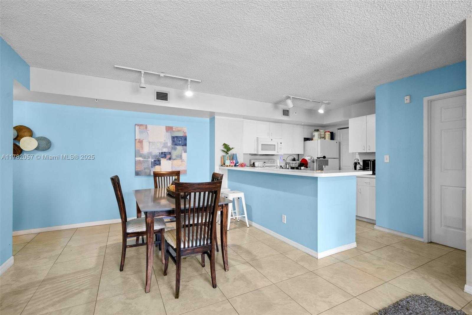 Small Image of 2600 SOUTH UNIVERSITY DR #107, Davie Number 2