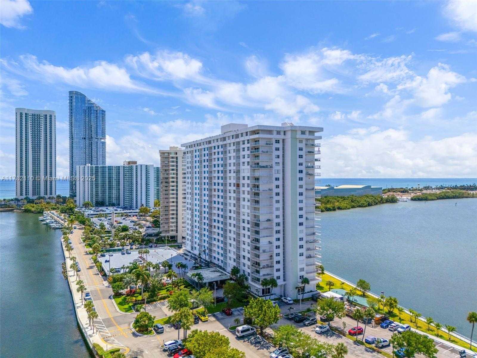 Small Image of 500 BAYVIEW DR #1418, Sunny Isles Beach Number 11