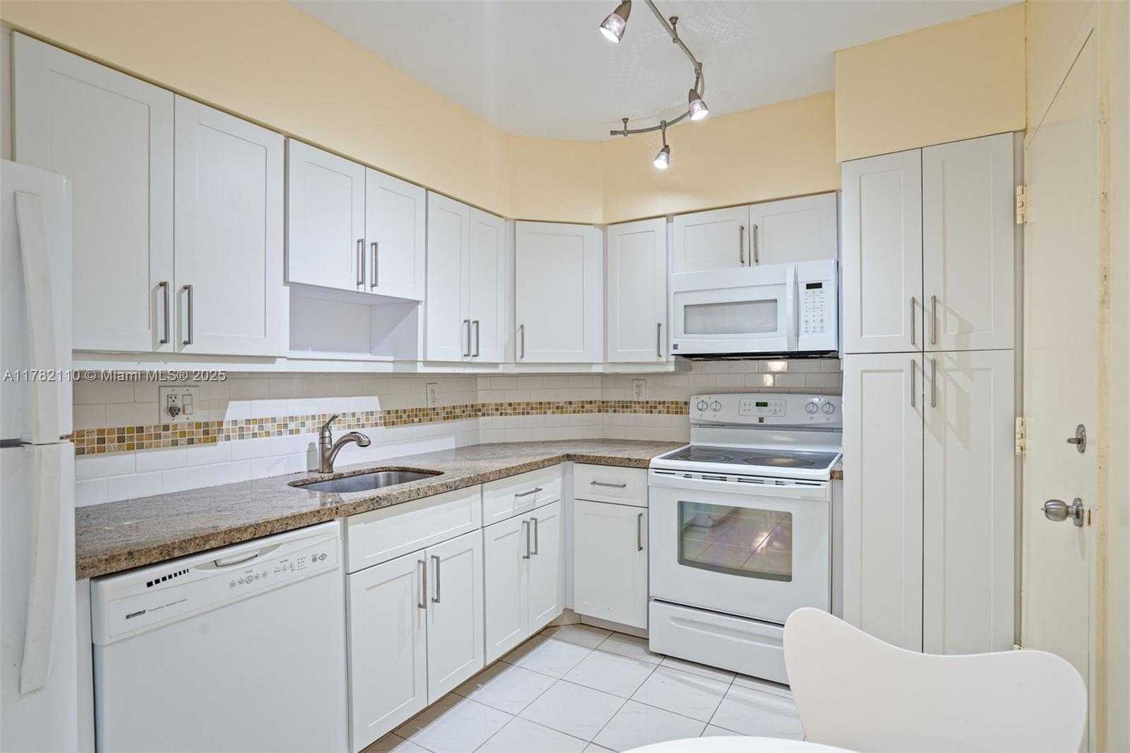 Small Image of 500 BAYVIEW DR #1418, Sunny Isles Beach Number 19