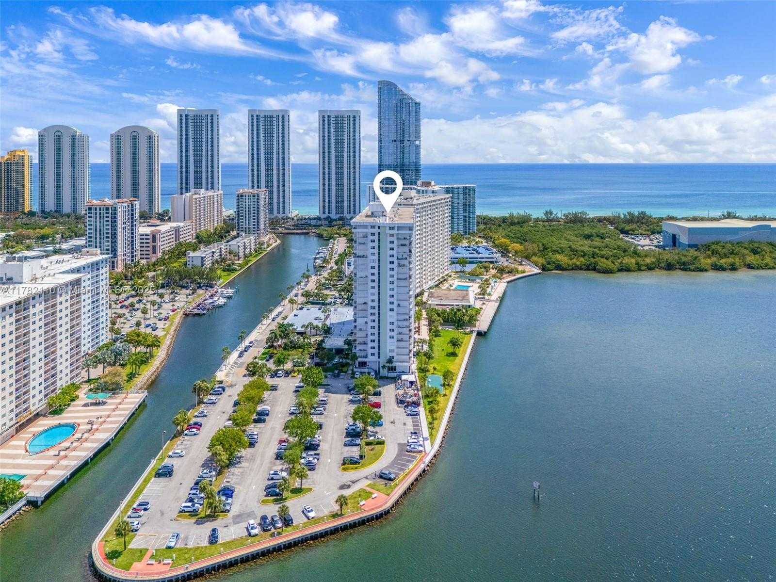 Small Image of 500 BAYVIEW DR #1418, Sunny Isles Beach Number 2
