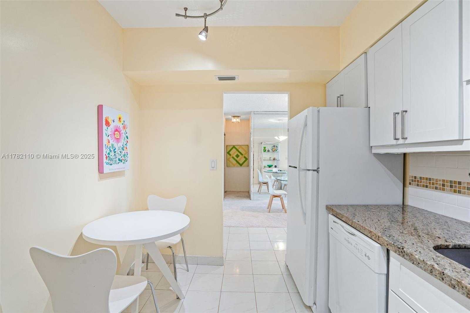 Small Image of 500 BAYVIEW DR #1418, Sunny Isles Beach Number 20