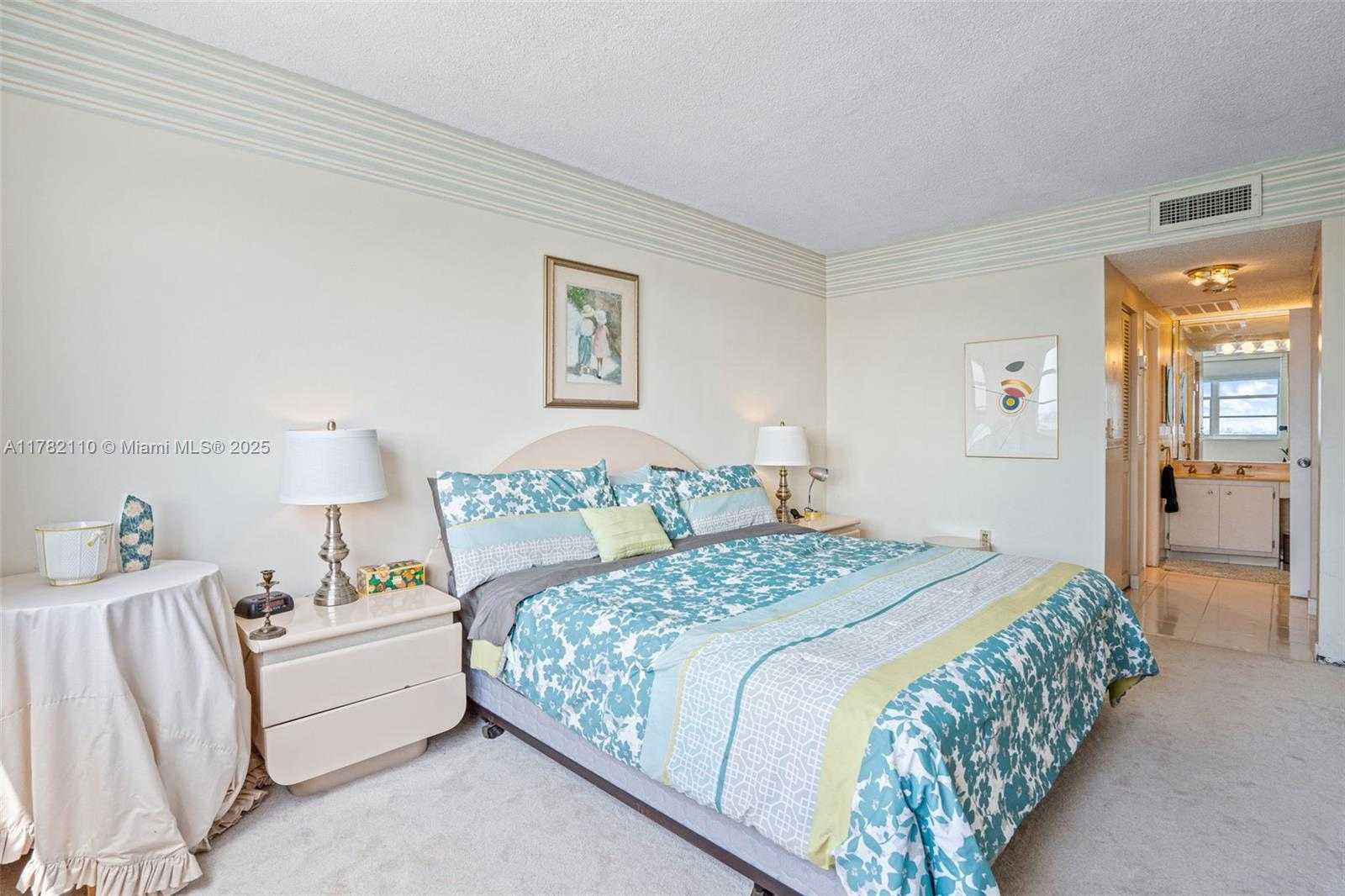 Small Image of 500 BAYVIEW DR #1418, Sunny Isles Beach Number 22