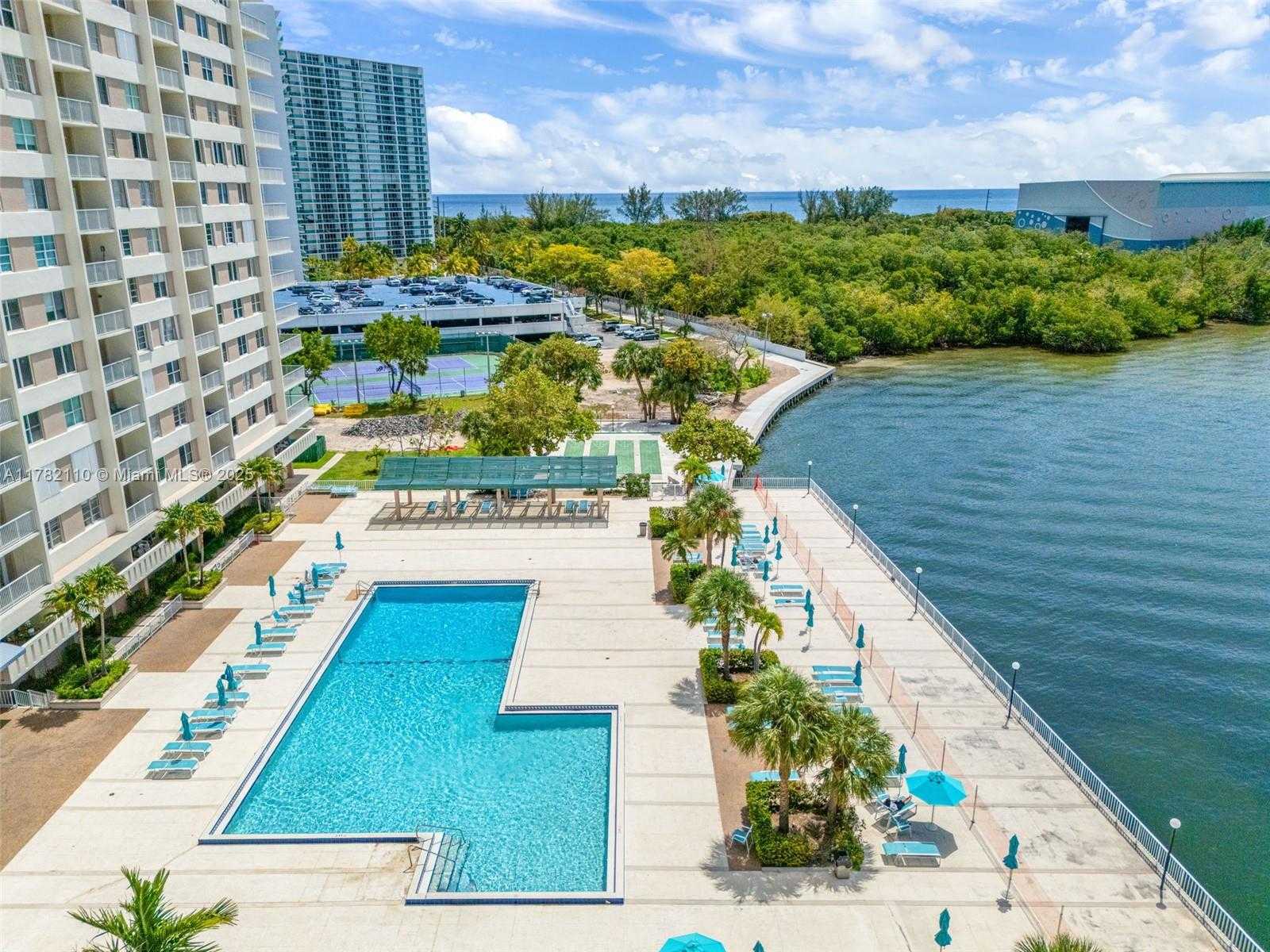 Small Image of 500 BAYVIEW DR #1418, Sunny Isles Beach Number 36