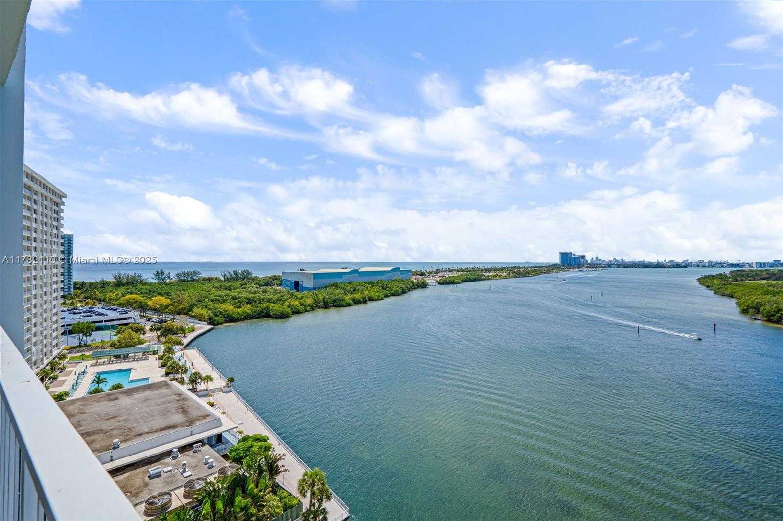 Small Image of 500 BAYVIEW DR #1418, Sunny Isles Beach Number 5