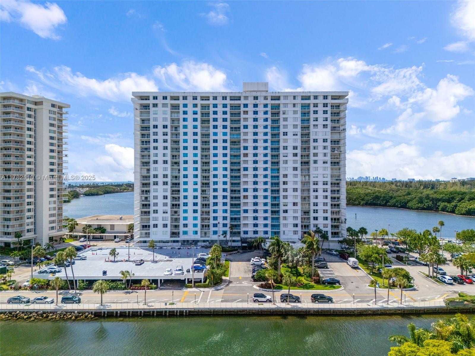 Small Image of 500 BAYVIEW DR #1418, Sunny Isles Beach Number 9