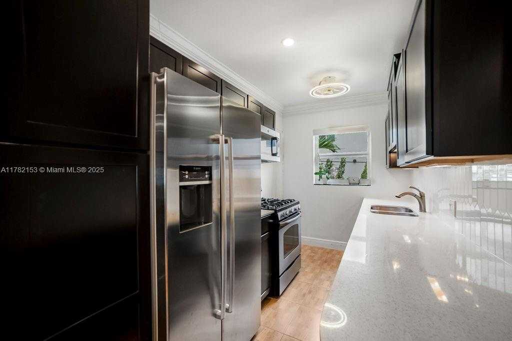 Small Image of 10070 EAST BAY HARBOR DR #70D, Bay Harbor Islands Number 13