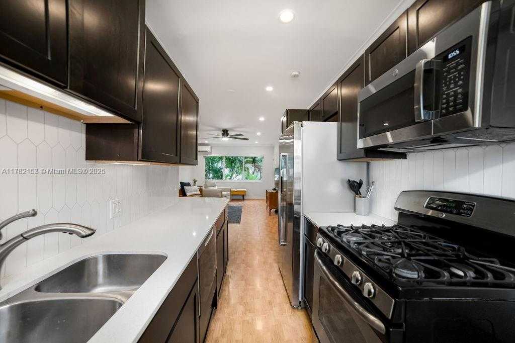 Small Image of 10070 EAST BAY HARBOR DR #70D, Bay Harbor Islands Number 14