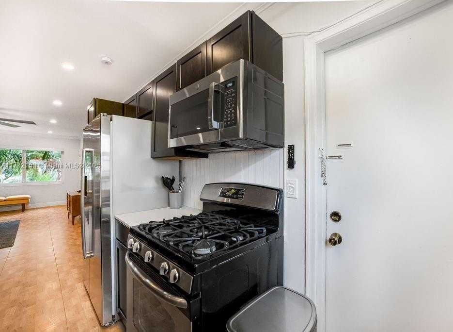 Small Image of 10070 EAST BAY HARBOR DR #70D, Bay Harbor Islands Number 15