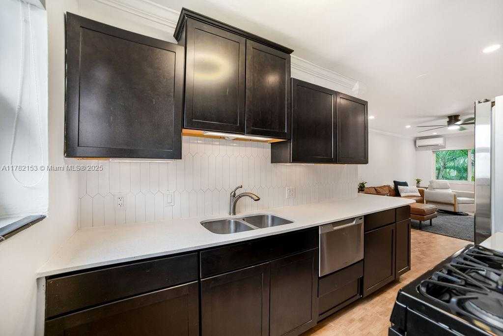 Small Image of 10070 EAST BAY HARBOR DR #70D, Bay Harbor Islands Number 17