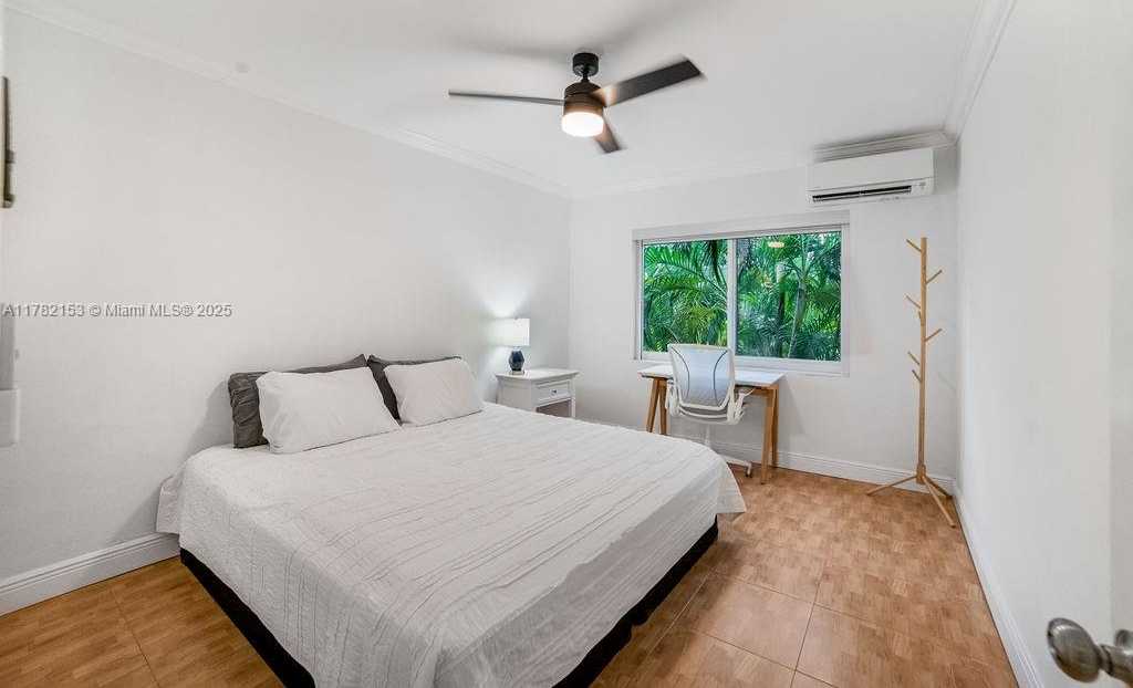 Small Image of 10070 EAST BAY HARBOR DR #70D, Bay Harbor Islands Number 18