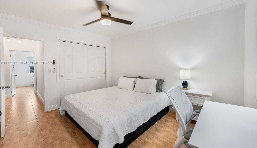 Small Image of 10070 EAST BAY HARBOR DR #70D, Bay Harbor Islands Number 19