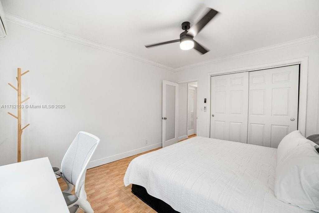 Small Image of 10070 EAST BAY HARBOR DR #70D, Bay Harbor Islands Number 20