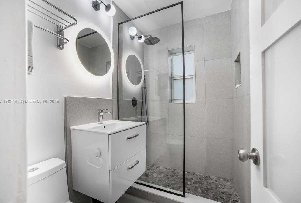 Small Image of 10070 EAST BAY HARBOR DR #70D, Bay Harbor Islands Number 23