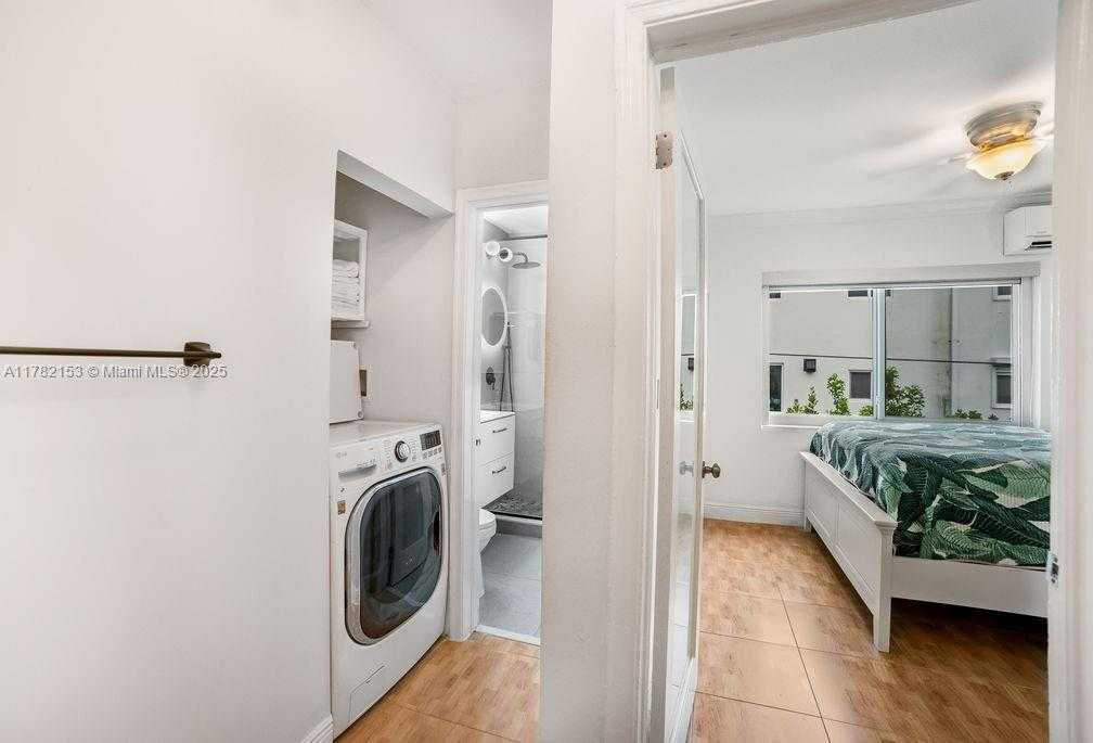 Small Image of 10070 EAST BAY HARBOR DR #70D, Bay Harbor Islands Number 25