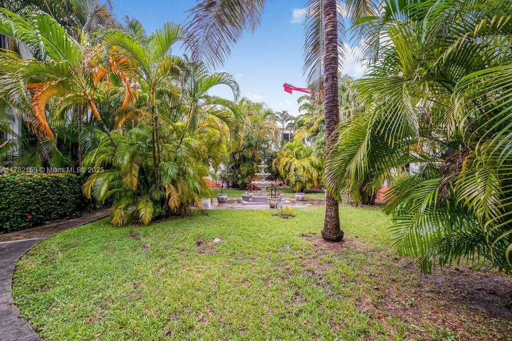 Small Image of 10070 EAST BAY HARBOR DR #70D, Bay Harbor Islands Number 31