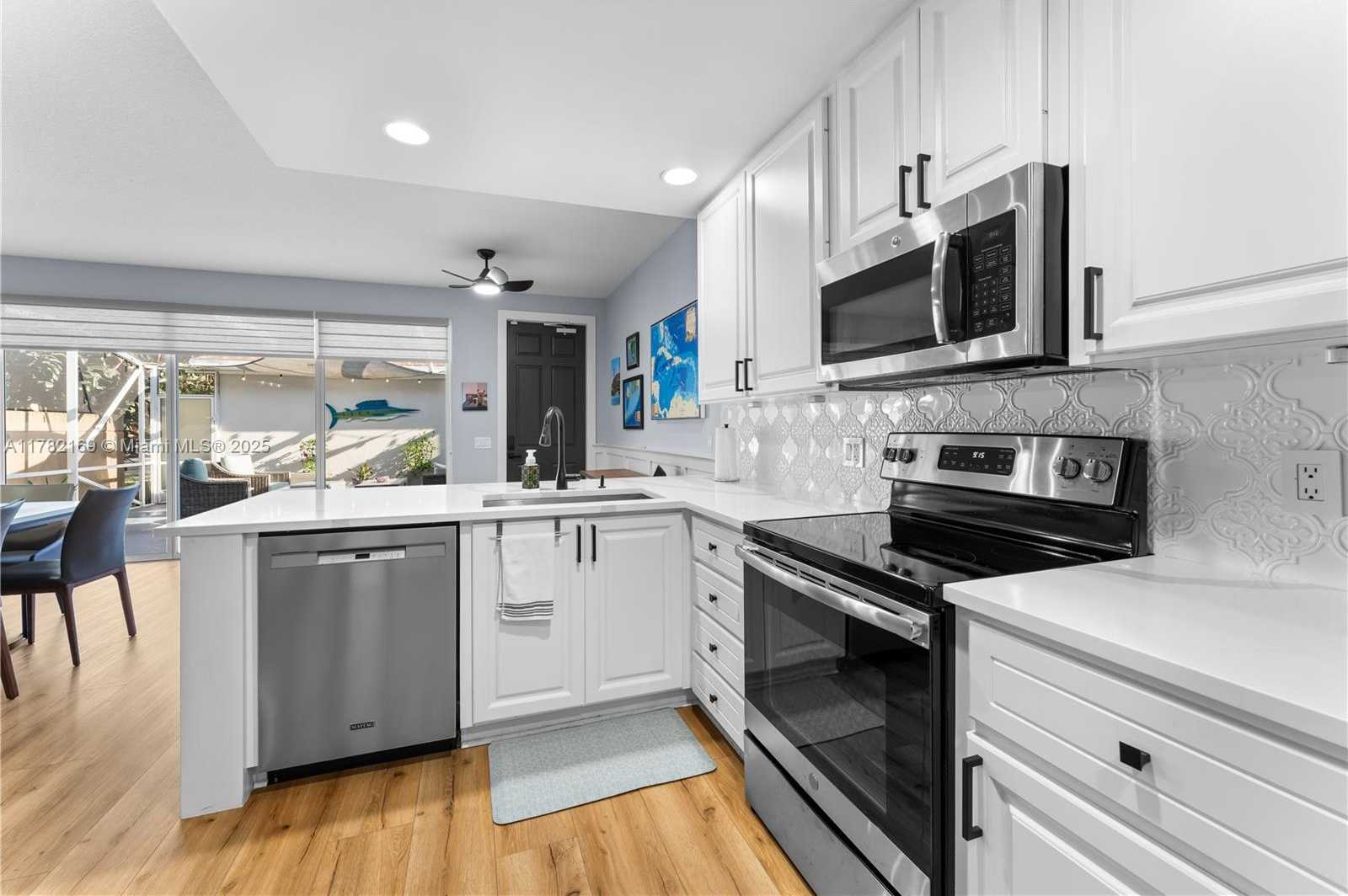 Small Image of 129 FARMINGDALE DR, Jupiter Number 11