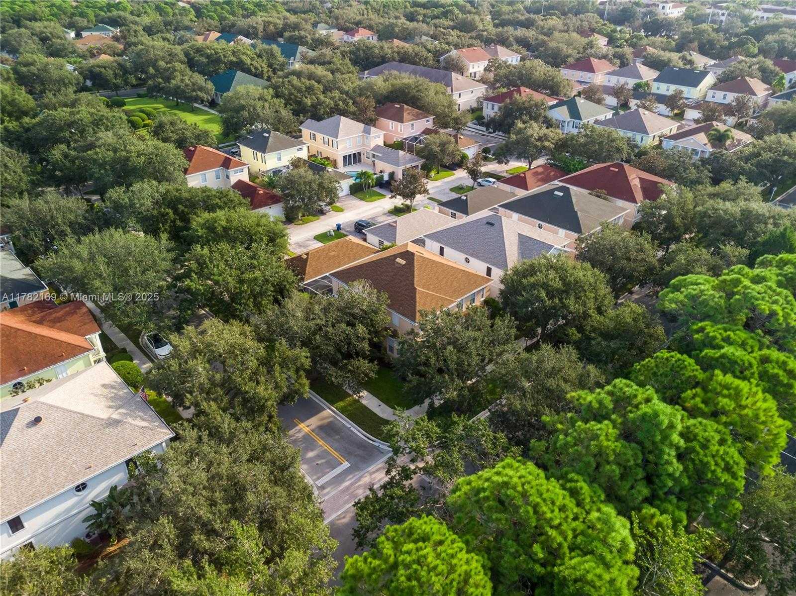 Small Image of 129 FARMINGDALE DR, Jupiter Number 19