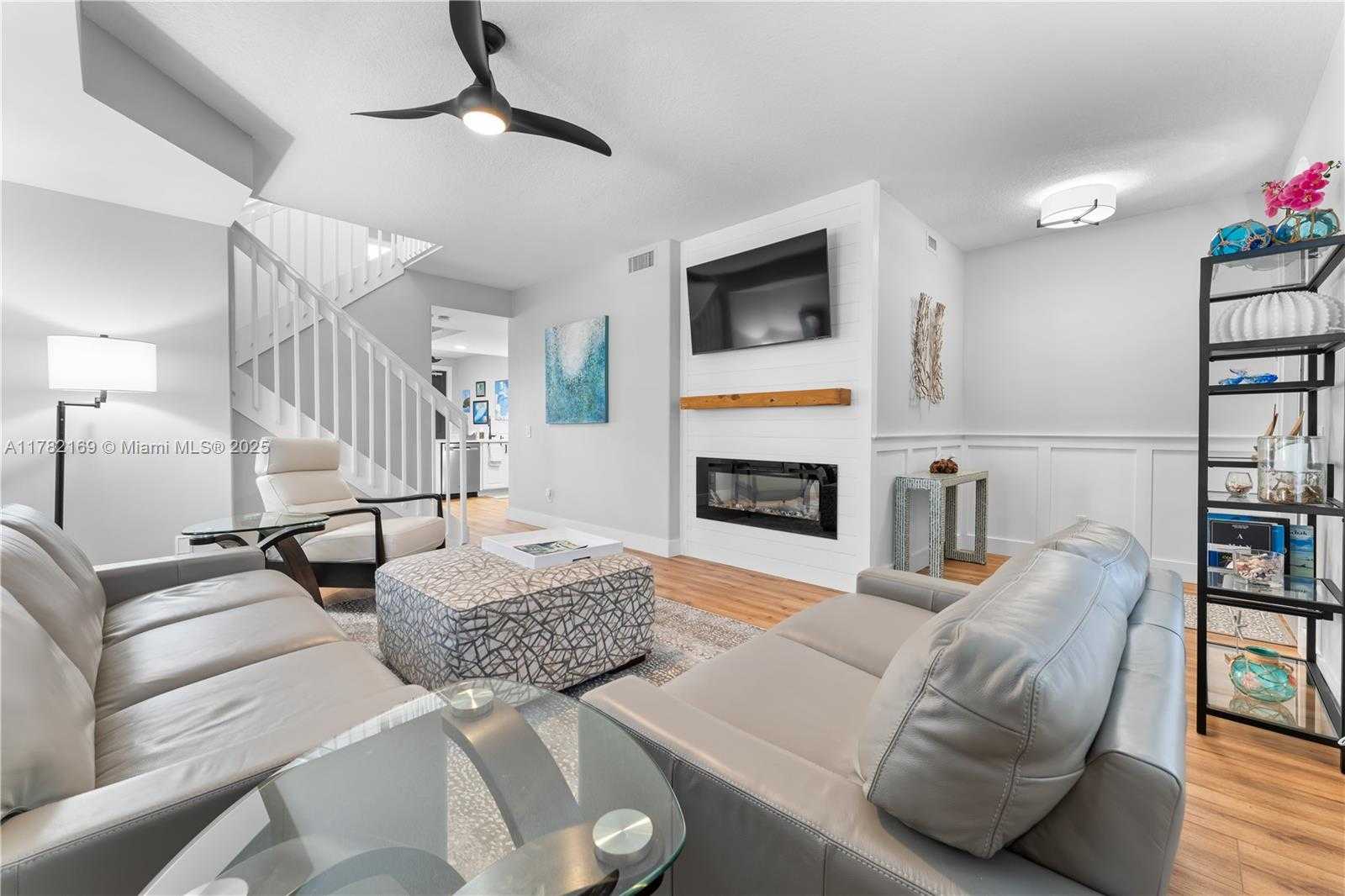 Small Image of 129 FARMINGDALE DR, Jupiter Number 2
