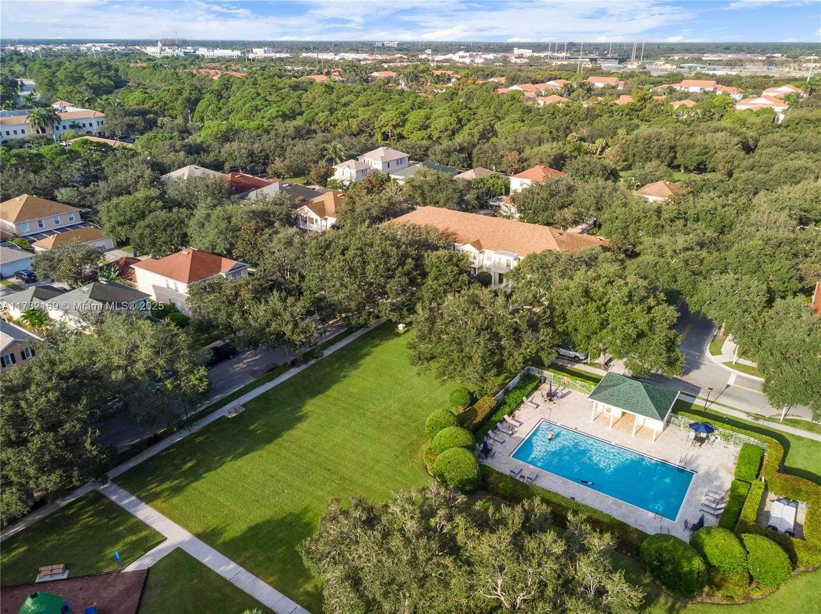 Small Image of 129 FARMINGDALE DR, Jupiter Number 24