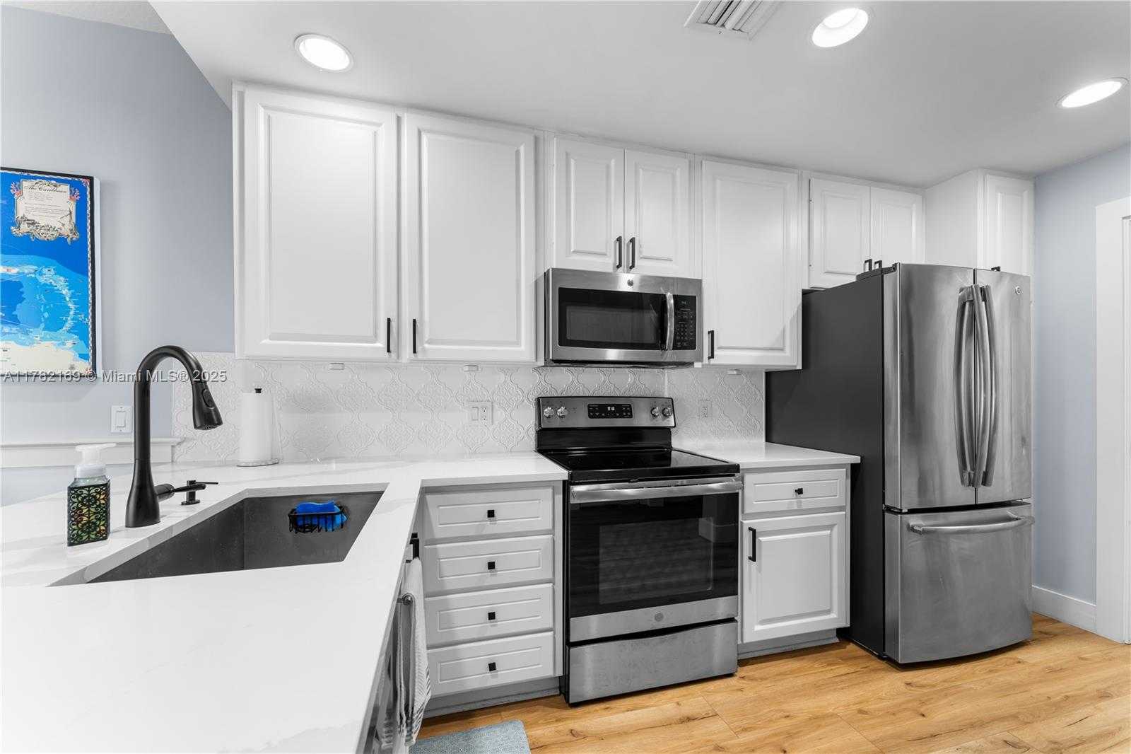 Small Image of 129 FARMINGDALE DR, Jupiter Number 9