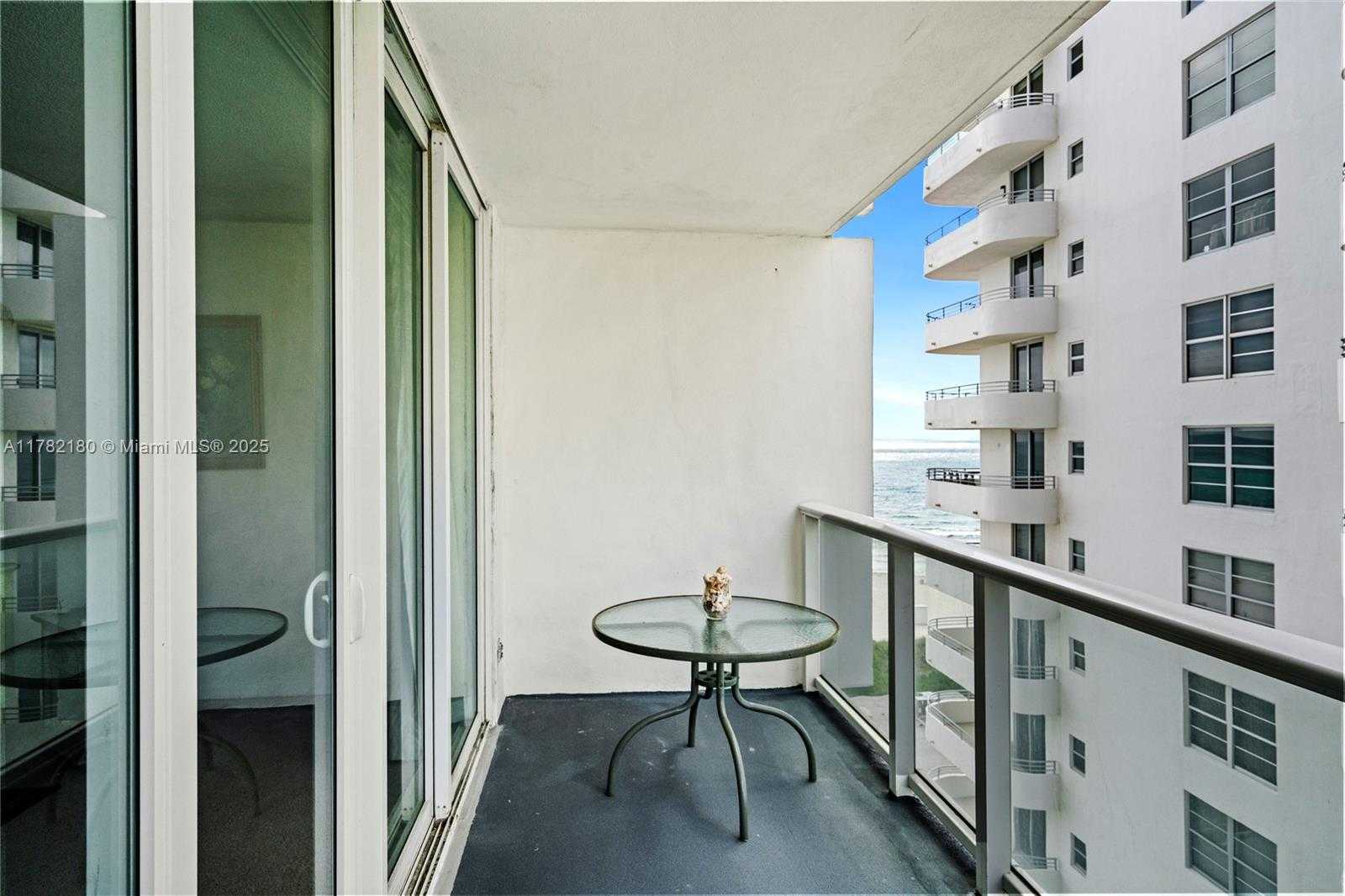 Small Image of 5601 COLLINS AVE #1014, Miami Beach Number 10