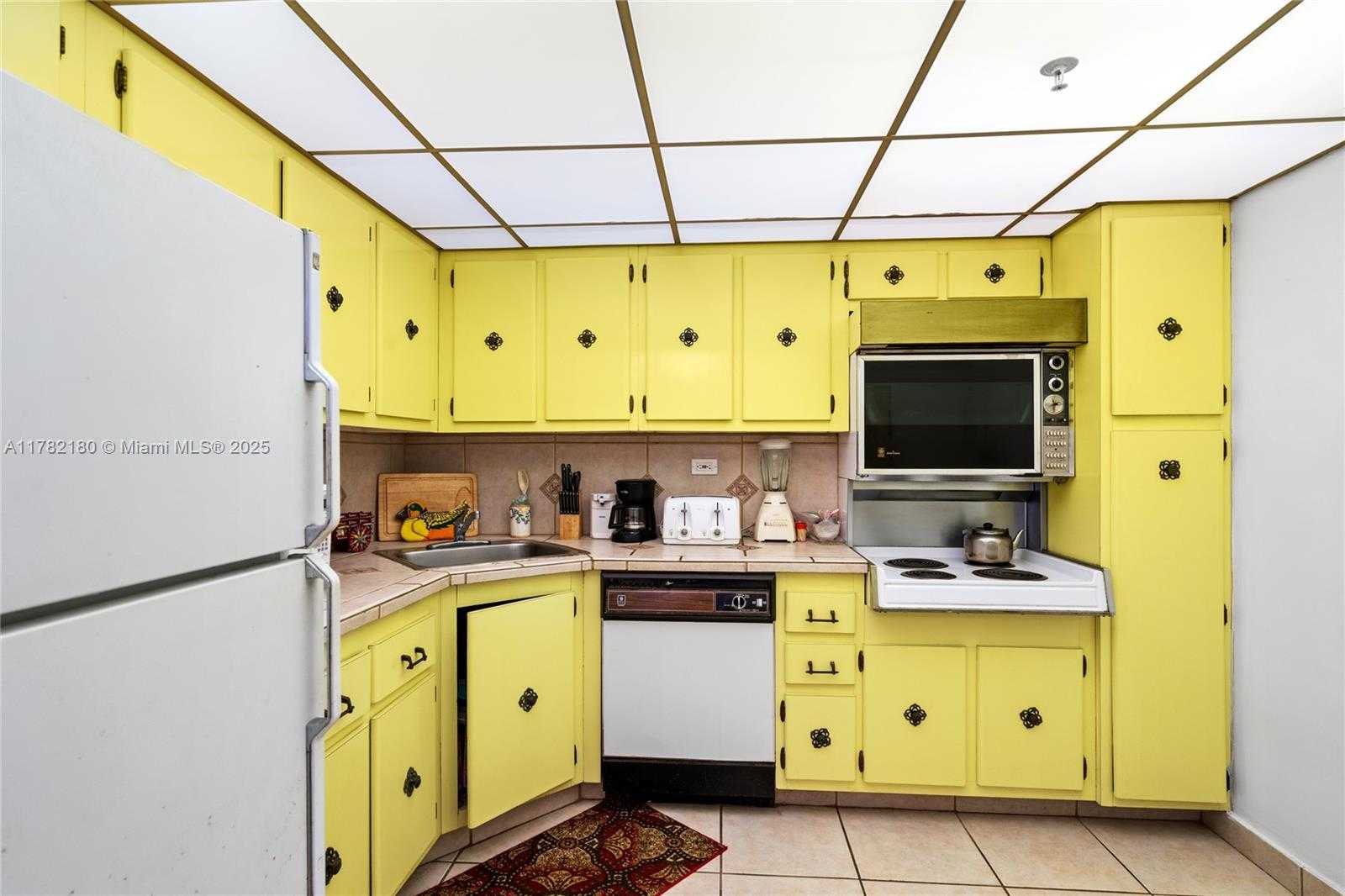 Small Image of 5601 COLLINS AVE #1014, Miami Beach Number 13