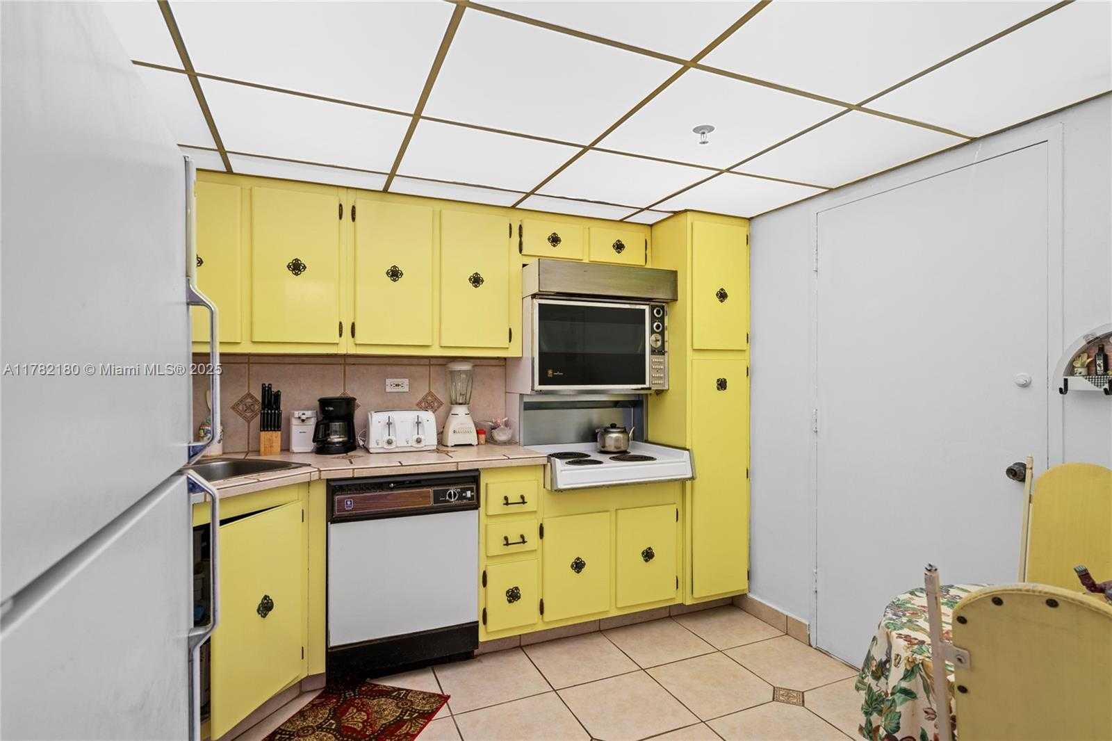 Small Image of 5601 COLLINS AVE #1014, Miami Beach Number 14