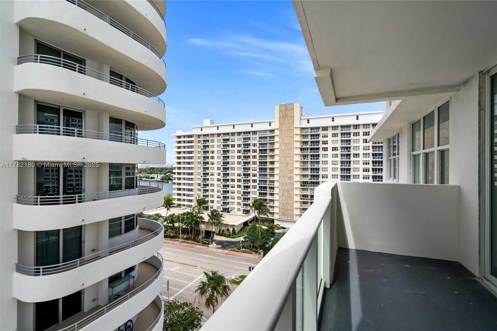 Small Image of 5601 COLLINS AVE #1014, Miami Beach Number 2