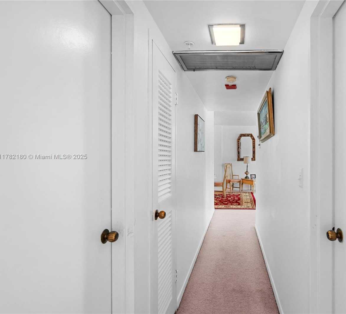 Small Image of 5601 COLLINS AVE #1014, Miami Beach Number 24