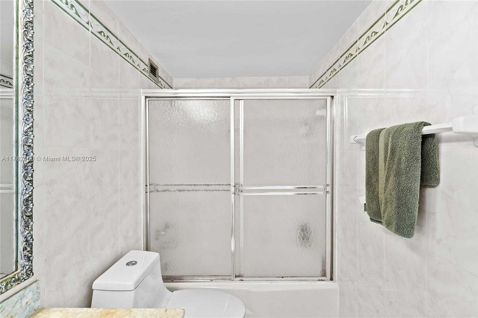Small Image of 5601 COLLINS AVE #1014, Miami Beach Number 27