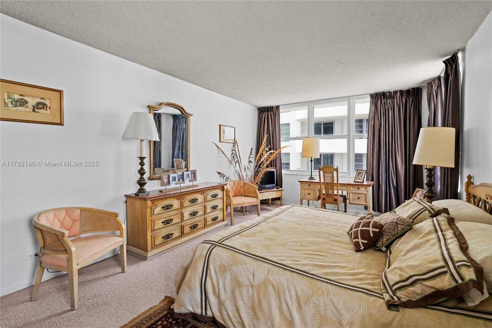 Small Image of 5601 COLLINS AVE #1014, Miami Beach Number 30