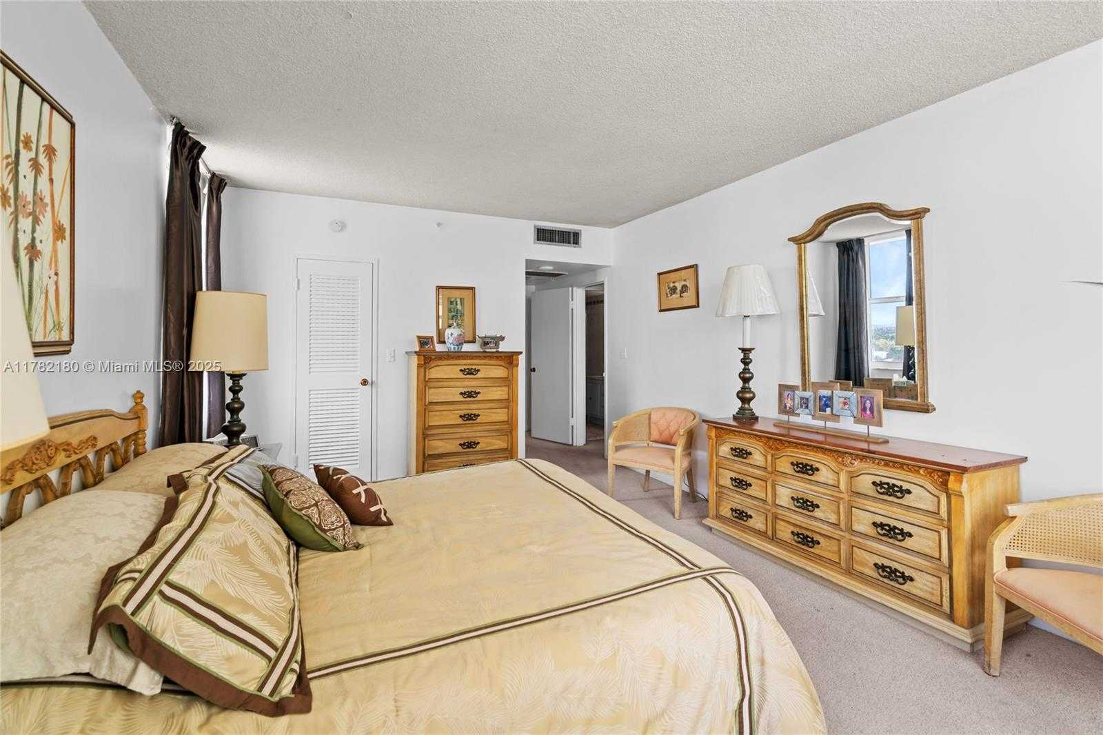 Small Image of 5601 COLLINS AVE #1014, Miami Beach Number 32