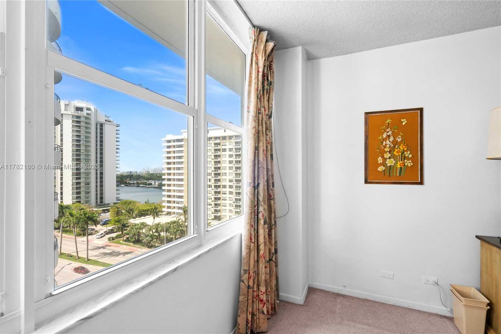 Small Image of 5601 COLLINS AVE #1014, Miami Beach Number 35